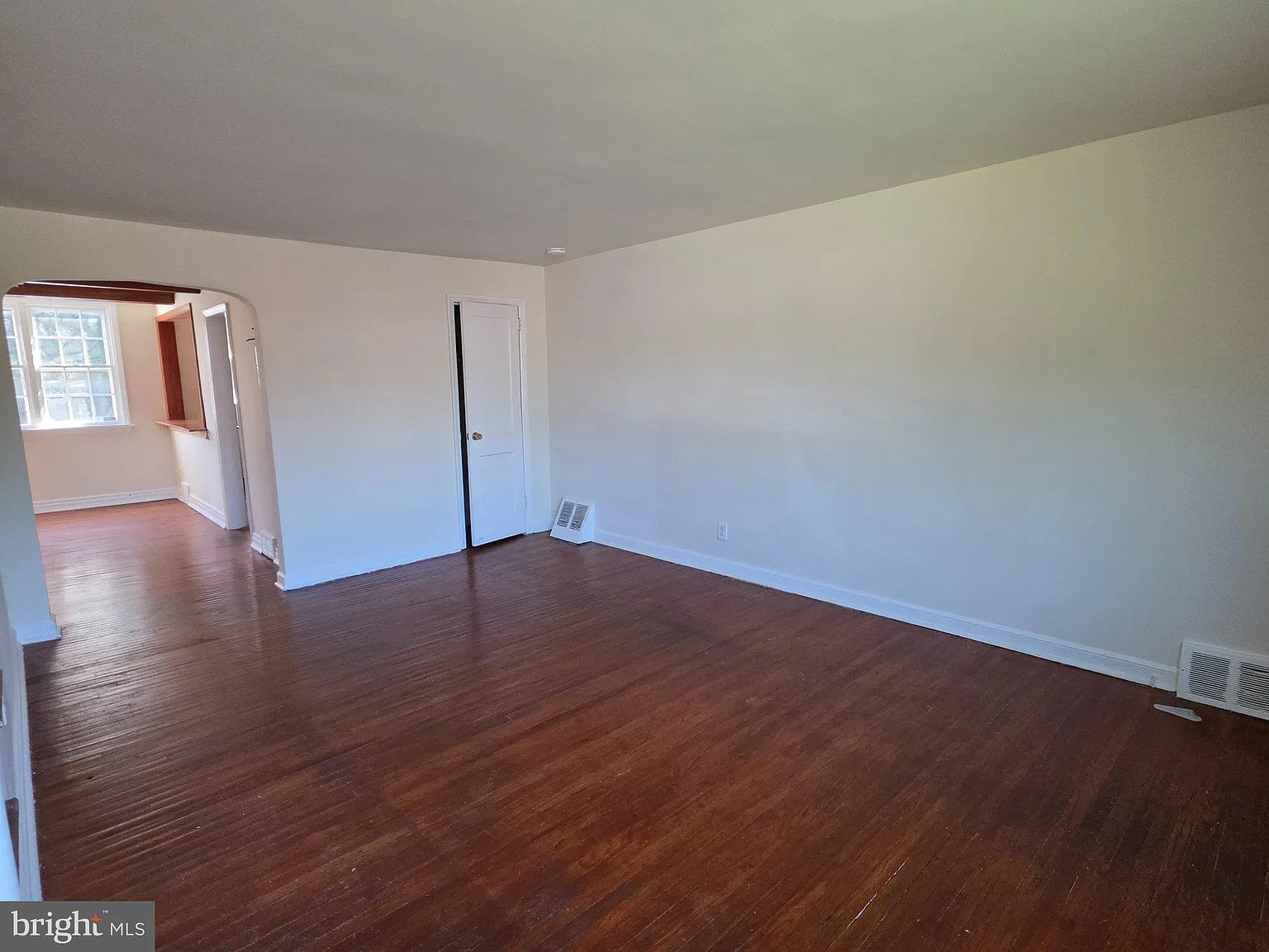 3 bed, 1.0 bath, 1152 sqft, $1,500 — Photo 3