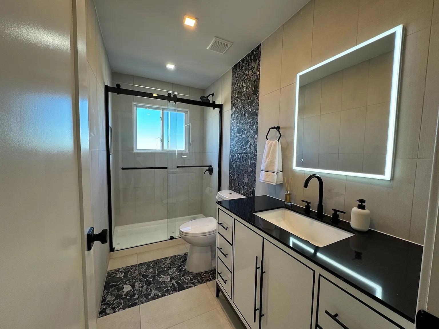 One Ocean Residences — Photo 3