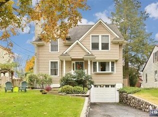 432 Riverview Rd, Pompton Lakes, NJ 07442