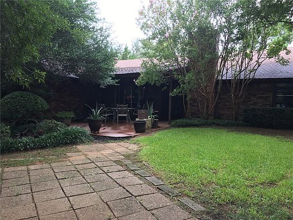 3rd image of 2133 Lake Crest Dr