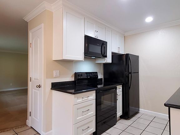 4th image of 120 Orchard Ave #185