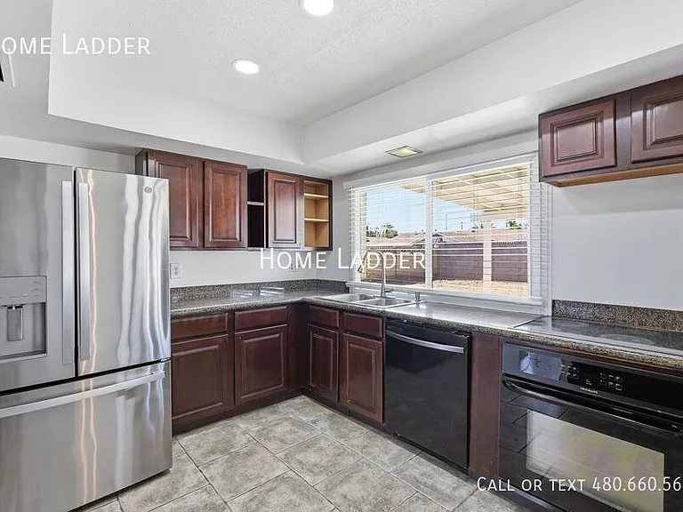 8501 E Thomas Rd — Photo 12