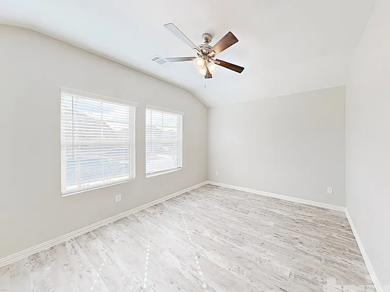 275 Sunshine Ln — Photo 4