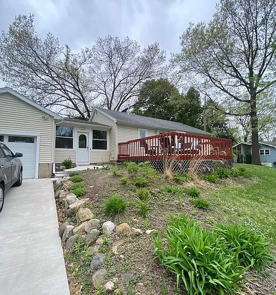 122 N Kenosha Dr — Photo 1