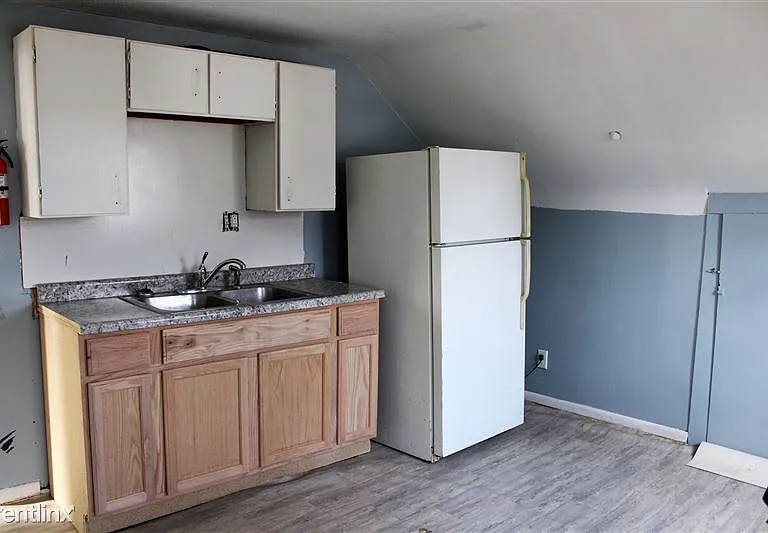729 E Vine St #3 — Photo 1