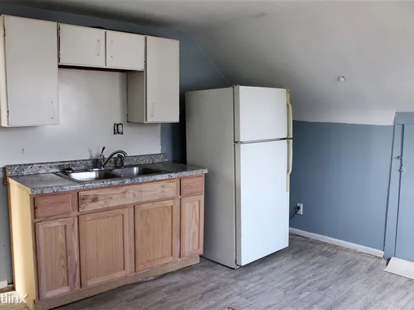 729 E Vine St APT 3, Kalamazoo, MI 49001