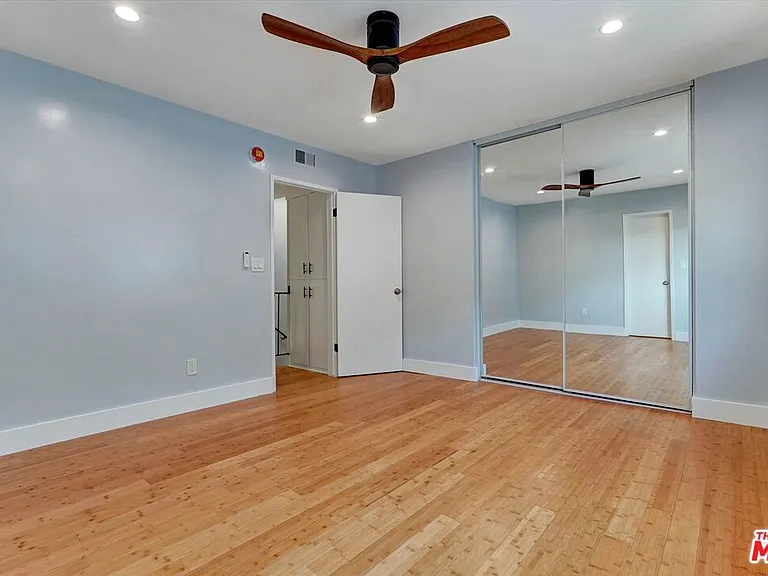 5726 Woodman Ave #2 — Photo 16