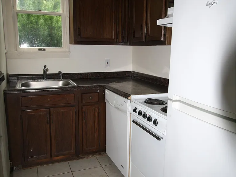 757 East Ave — Photo 9
