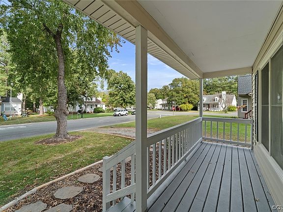 2nd image of 125 Courtside Dr