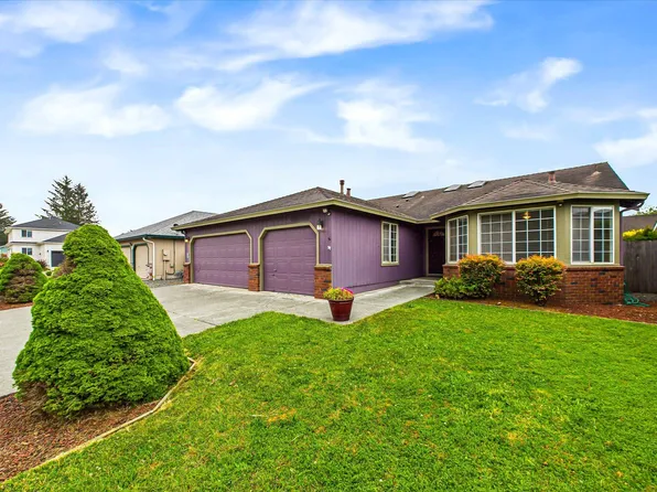 2010 Heartwood Dr, McKinleyville, CA 95519