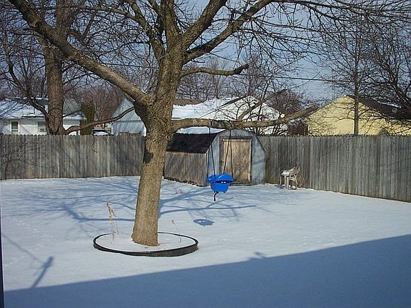 Large Fenced Back Yard