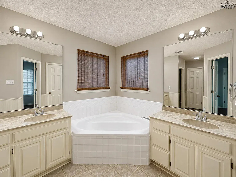 5201 Pebblestone Dr — Photo 14