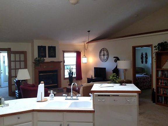 4th image of 215 N Henry St