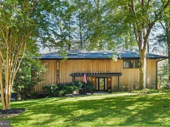 849 Merriewood Ln, Mc Lean, VA 22102