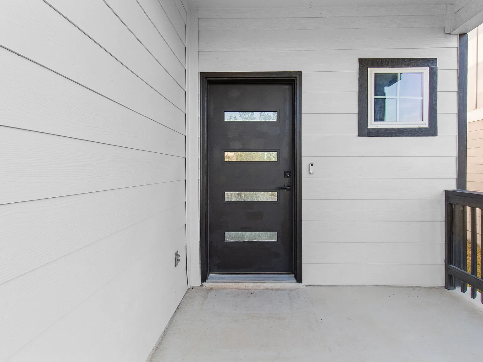 3 bed, 2.5 bath, 2295 sqft, $2,295 — Photo 3