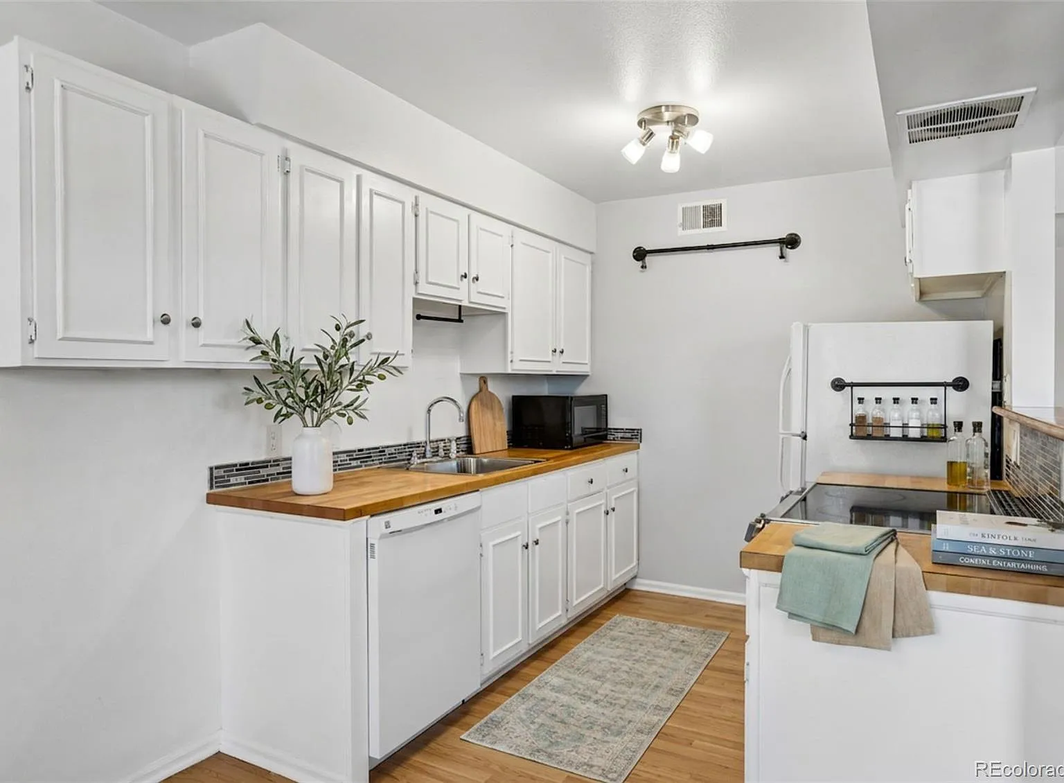 2 bed, 2.0 bath, 1247 sqft, $2,500 — Photo 3