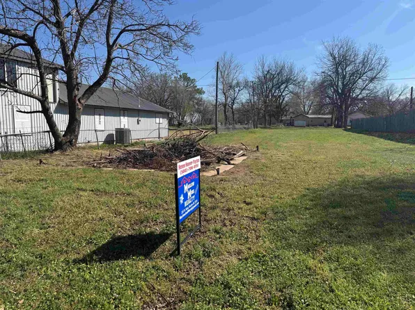 106 W Cheyenne St, Marlow, OK 73055