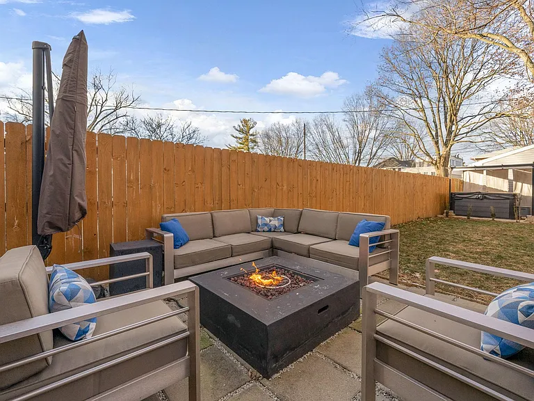 716 Siebert St — Photo 36