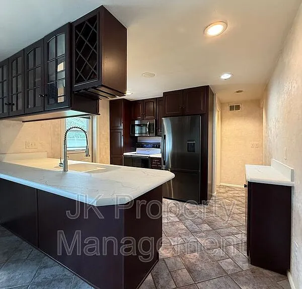 921 Avenue B NW — Photo 7