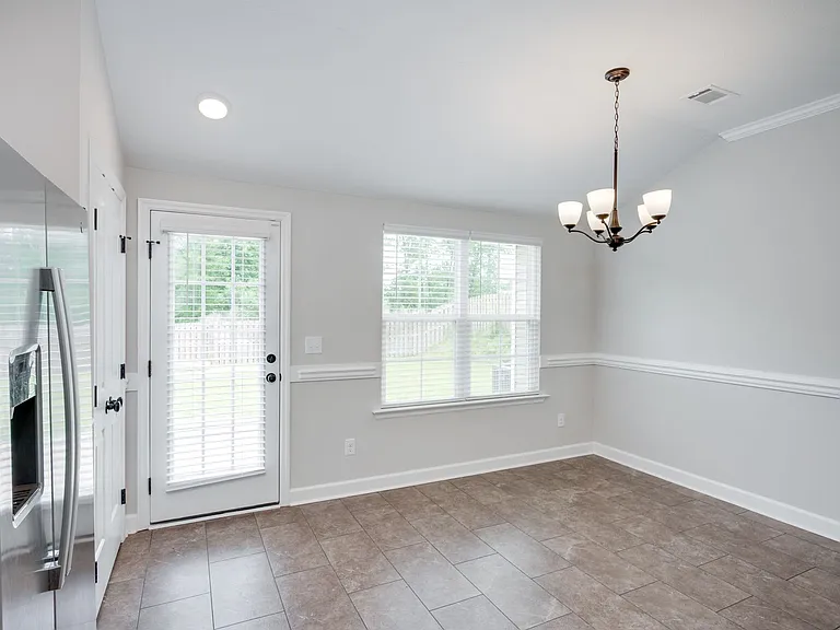 2106 Collier Rd — Photo 12