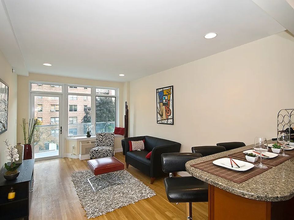 1st image of 3094 Crescent St APT 4B