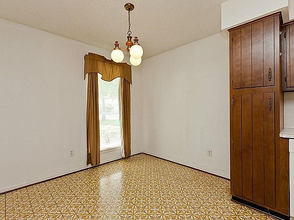 5th image of 606 Francis Ct