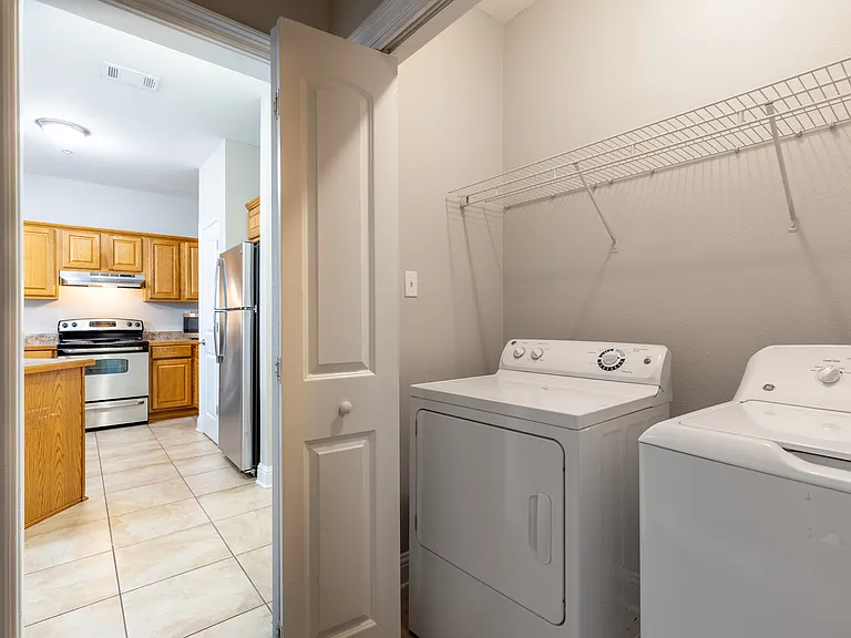 Oceanaire Apartments — Photo 13