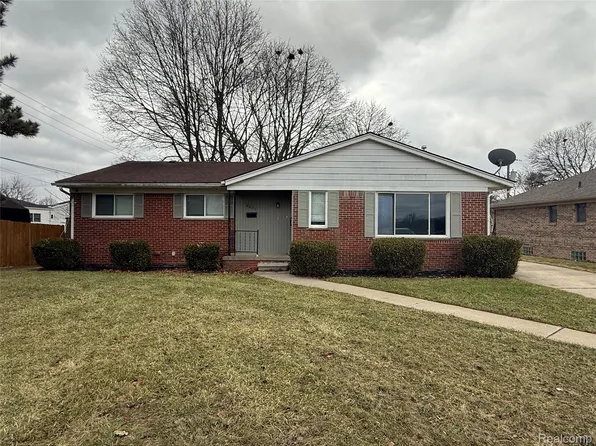 2501 King Rd, Trenton, MI 48183