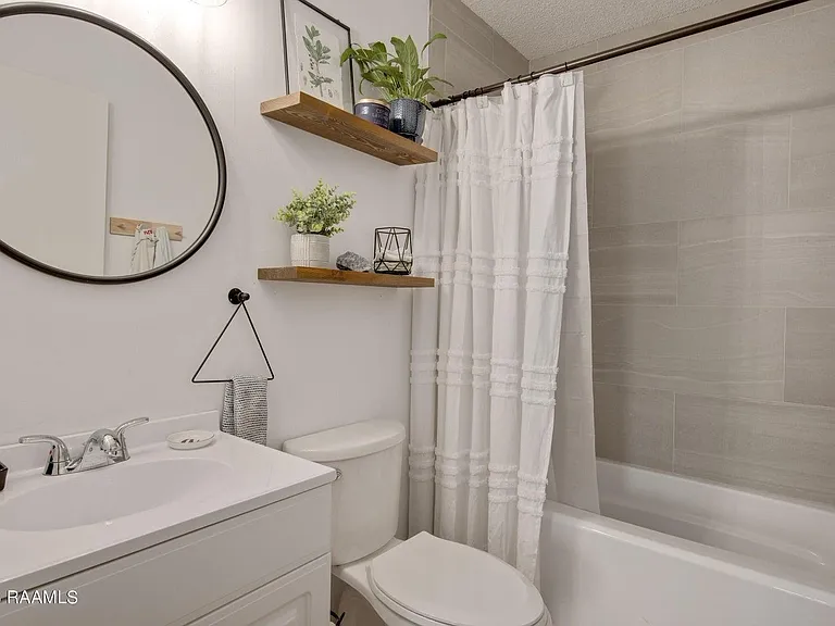 110 Village Green Dr — Photo 7