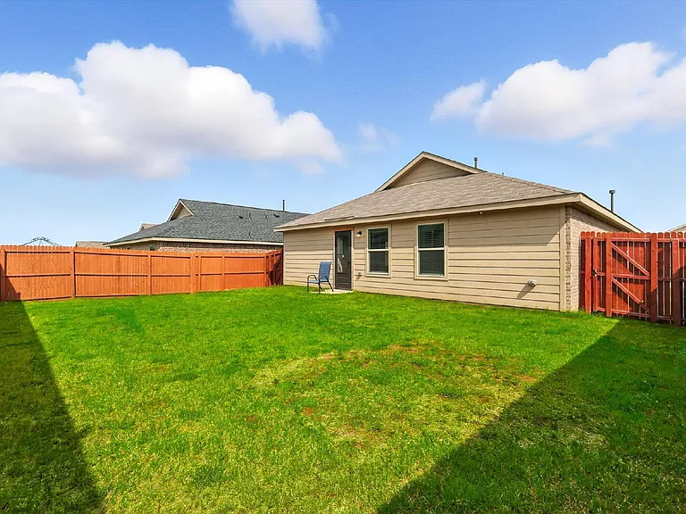 1653 Bluffview Dr — Photo 24