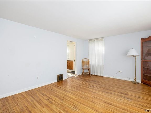 3rd image of 61 Henley Rd