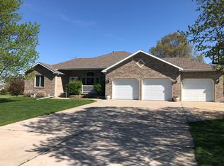 412 Hillside Dr, Cairo, NE 68824