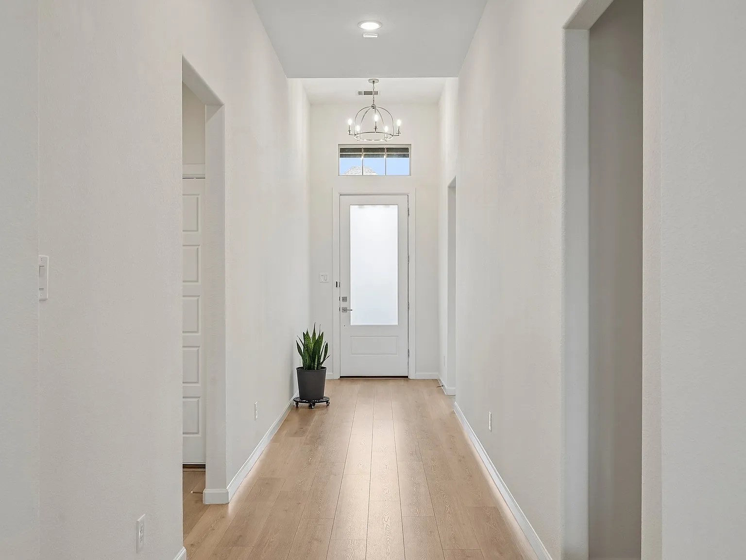 4 bed, 2348 sqft, $2,750 — Photo 3