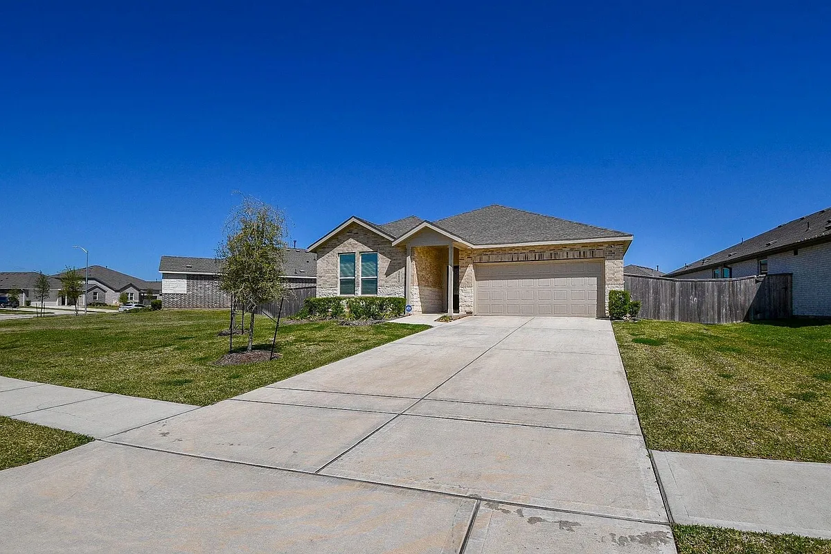 Building Photo - 26610 Coast Redwood Dr