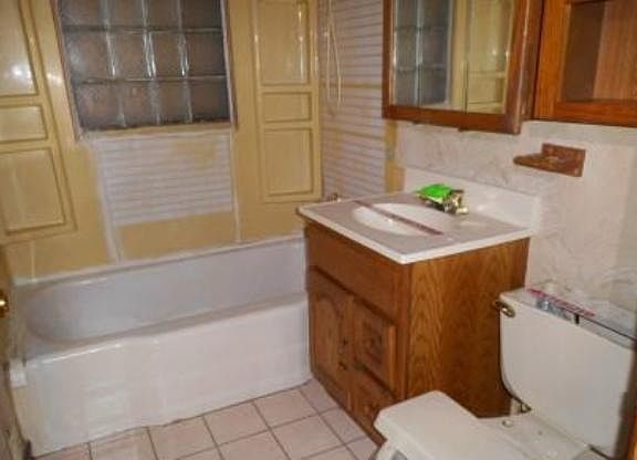 3rd image of 7606 S Oketo Ave
