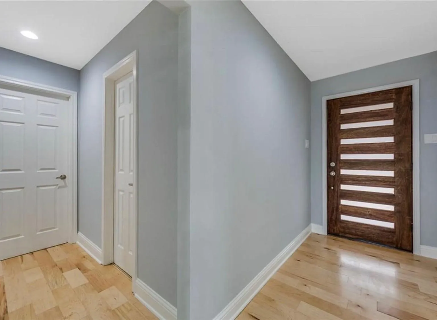 4 bed, 2100 sqft, $3,995 — Photo 3