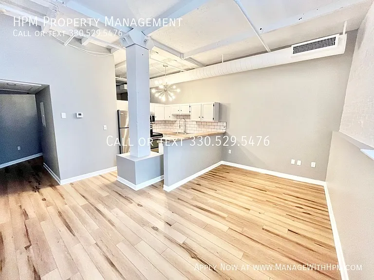 1133 W 9th Street — Photo 36