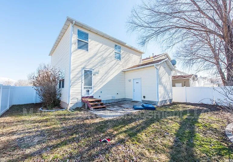 2037 N 2125 W — Photo 13
