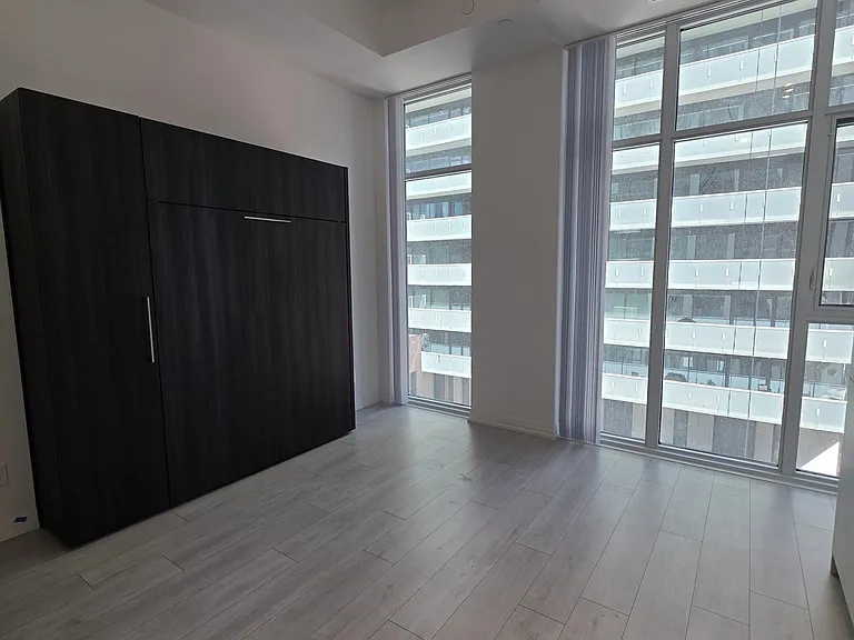 400 King St W #901 — Photo 4