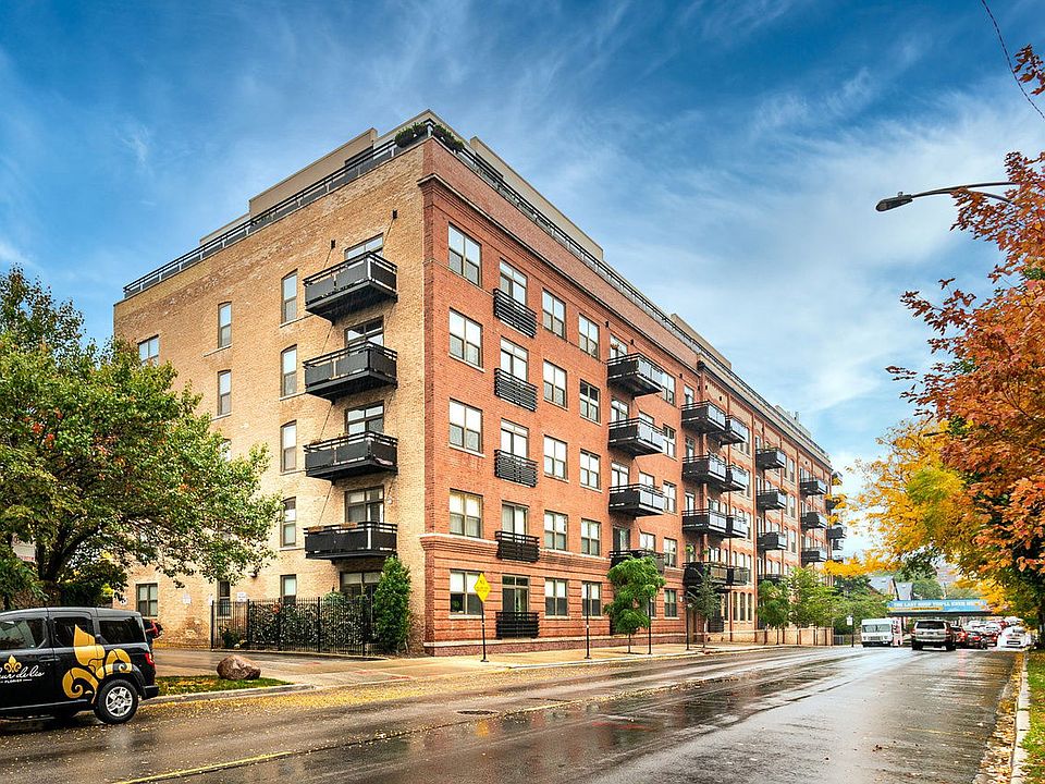 1st image of 1735 W Diversey Pkwy #400