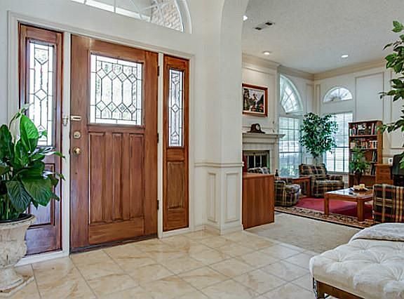 3rd image of 2202 Lorraine Dr