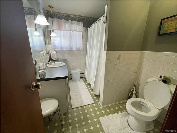 3rd image of 24 Villa Moraine Dr