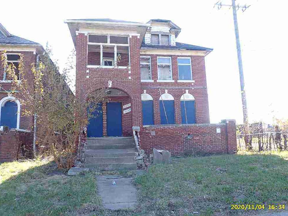 3351 Elmhurst