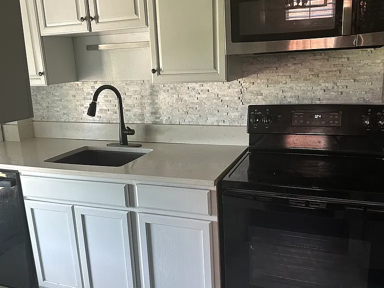 1634 Fort Davis Pl SE #A — Photo 2