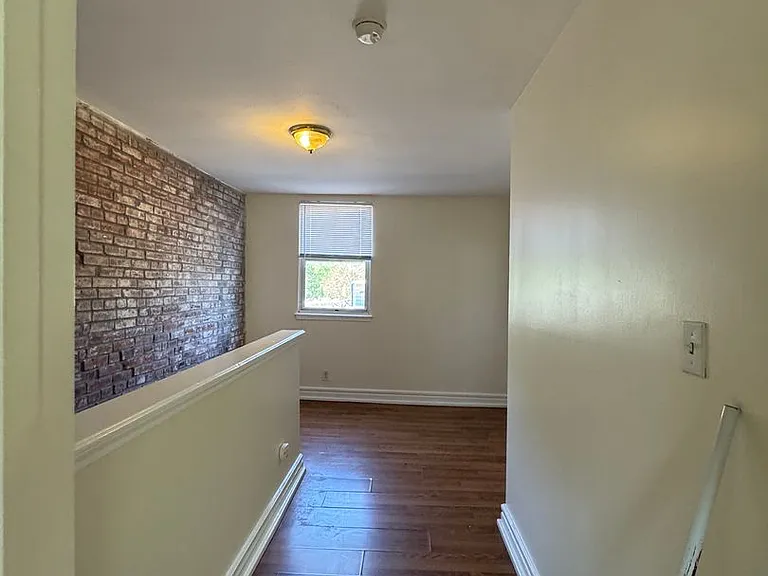 2027 Russell Blvd. — Photo 10