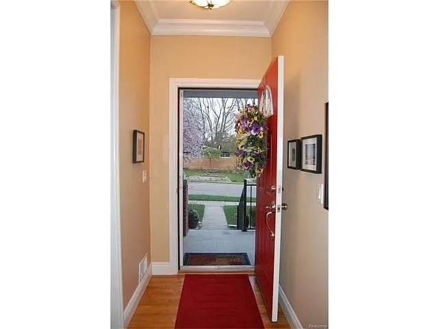 305 Taylor Ave photo 1
