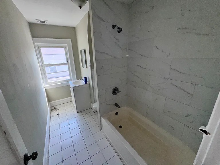 963 Grove St #3F — Photo 4
