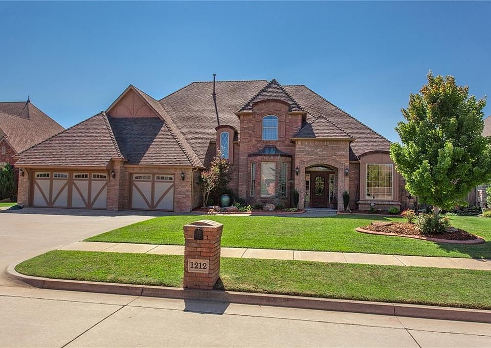 1st image of 1212 Camelot Dr