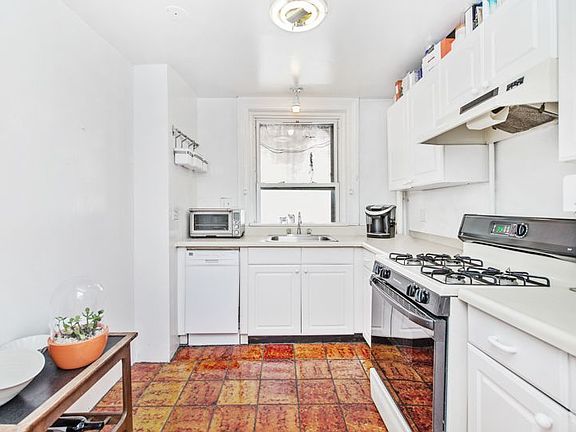 4th image of 101 W 11th St APT 4R