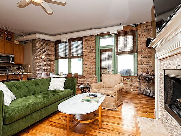 3rd image of 1701 N Damen Ave APT 109